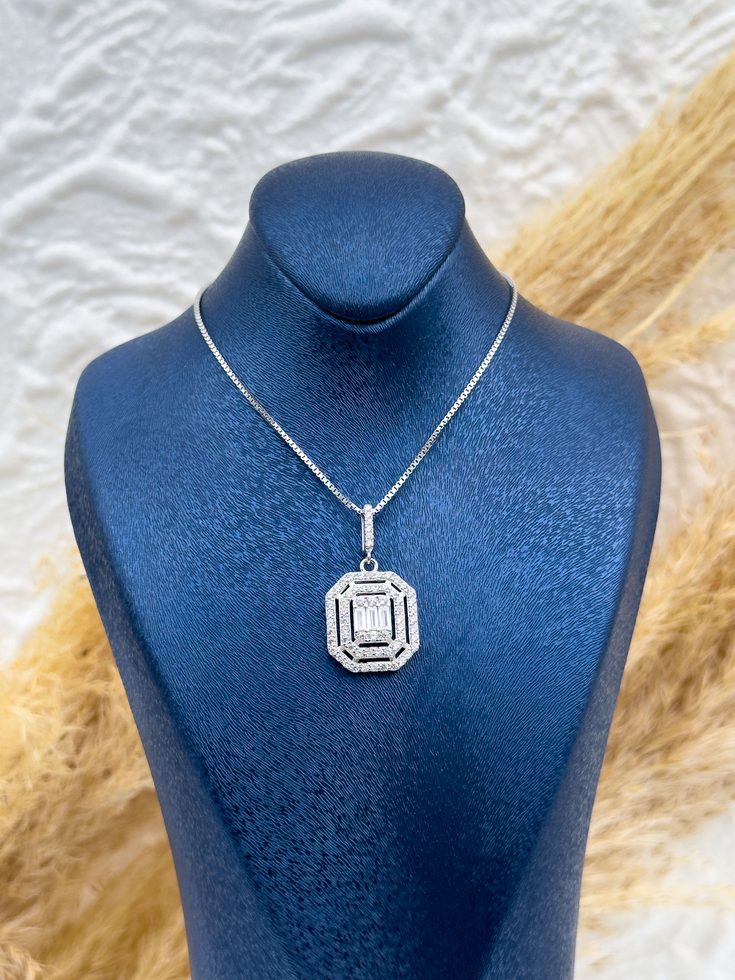 925 Ayar Gümüş İri Boy Baget Taşlı Kadın Kolye – Pırlanta Montür Özel Tasarım